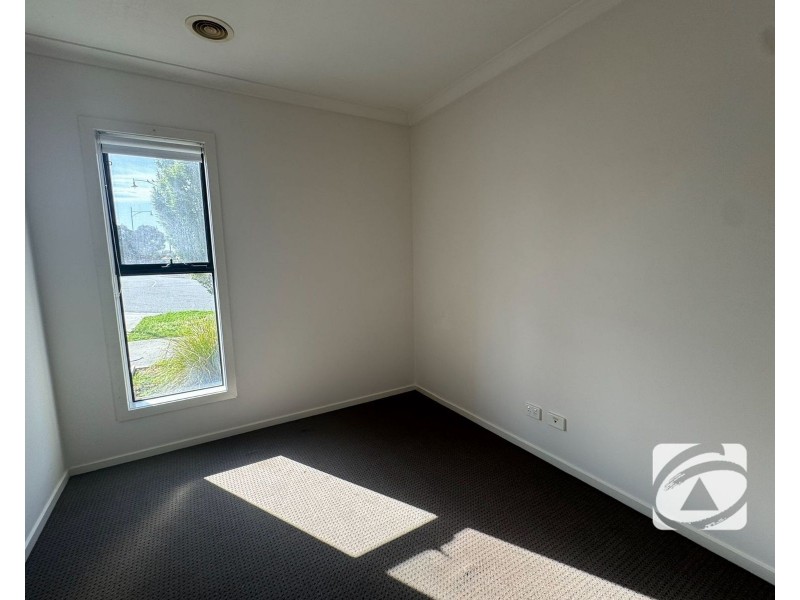 12 Fitzroy Street, Pakenham VIC 3810