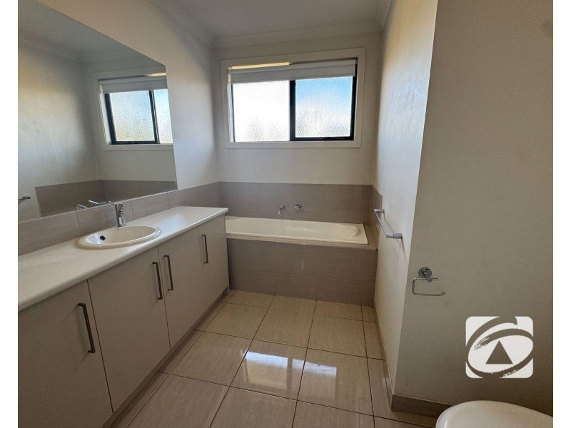 12 Fitzroy Street, Pakenham VIC 3810