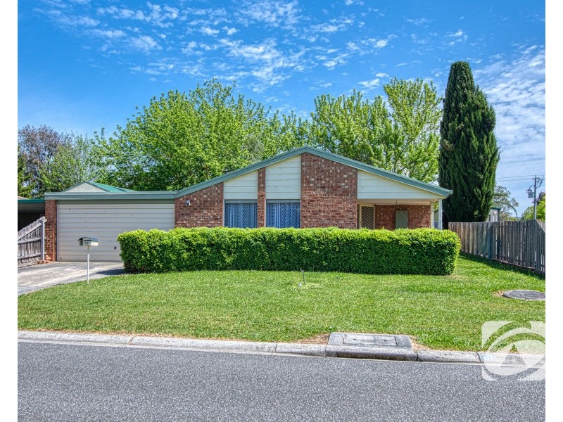 13 Alison Close, Pakenham VIC 3810