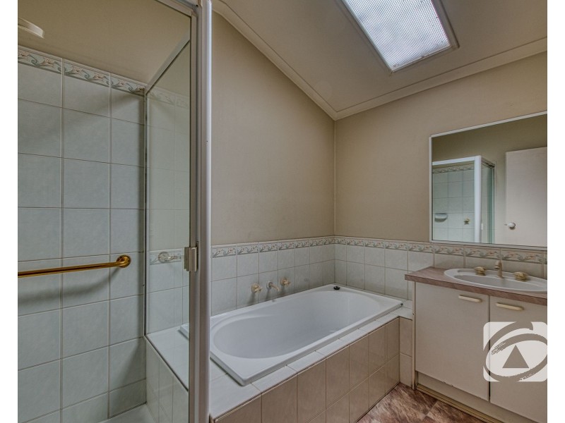 13 Alison Close, Pakenham VIC 3810