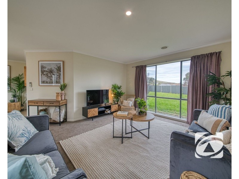 7 Doonie Way, Pakenham VIC 3810