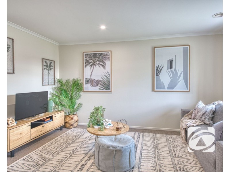 7 Doonie Way, Pakenham VIC 3810