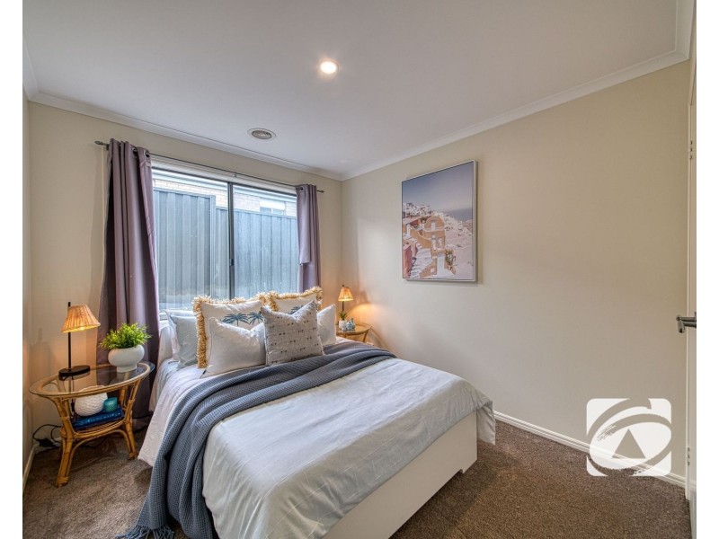 7 Doonie Way, Pakenham VIC 3810
