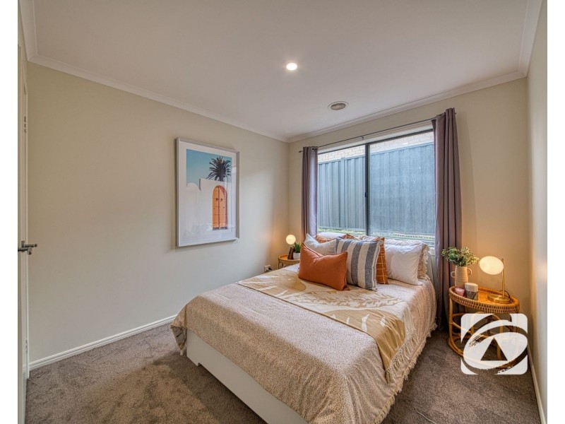 7 Doonie Way, Pakenham VIC 3810