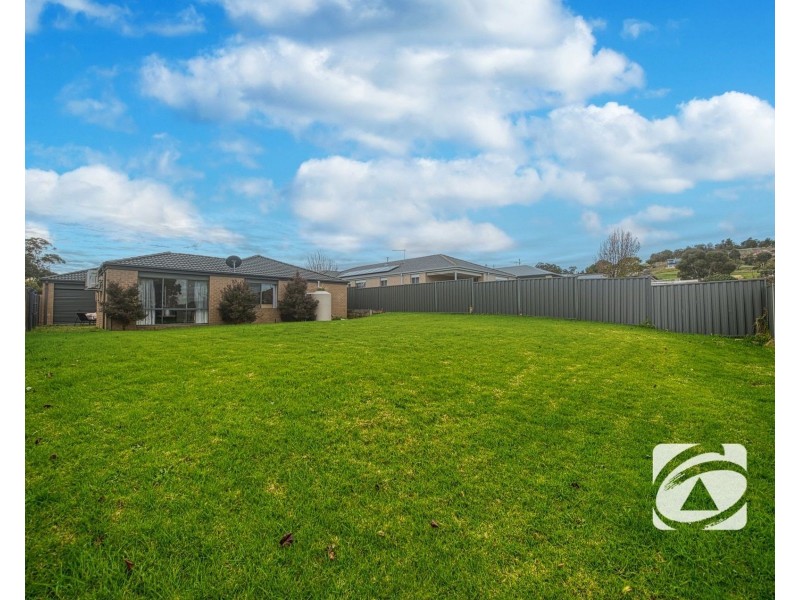 7 Doonie Way, Pakenham VIC 3810