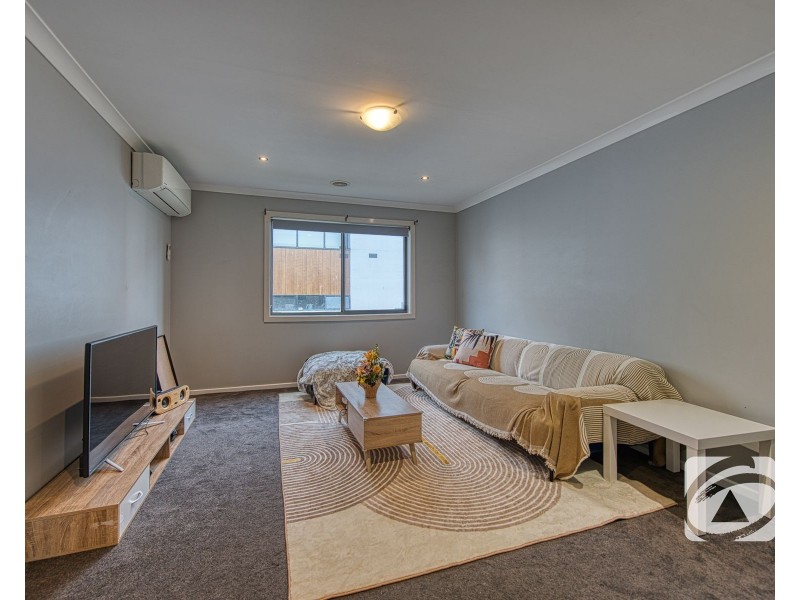 2/180 Henry Road, Pakenham VIC 3810
