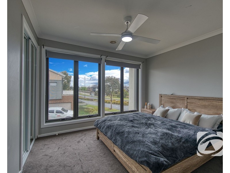 2/180 Henry Road, Pakenham VIC 3810