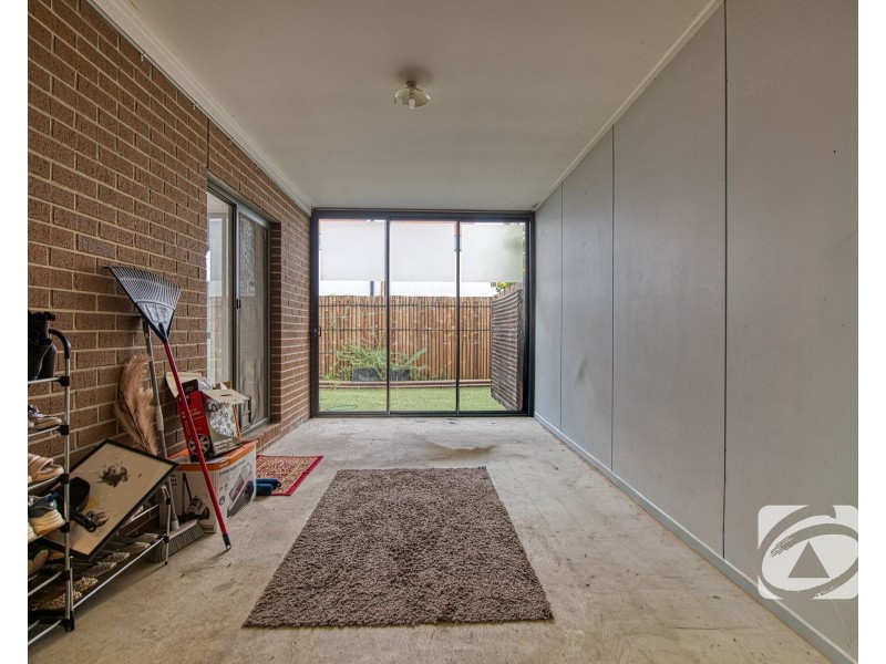 2/180 Henry Road, Pakenham VIC 3810