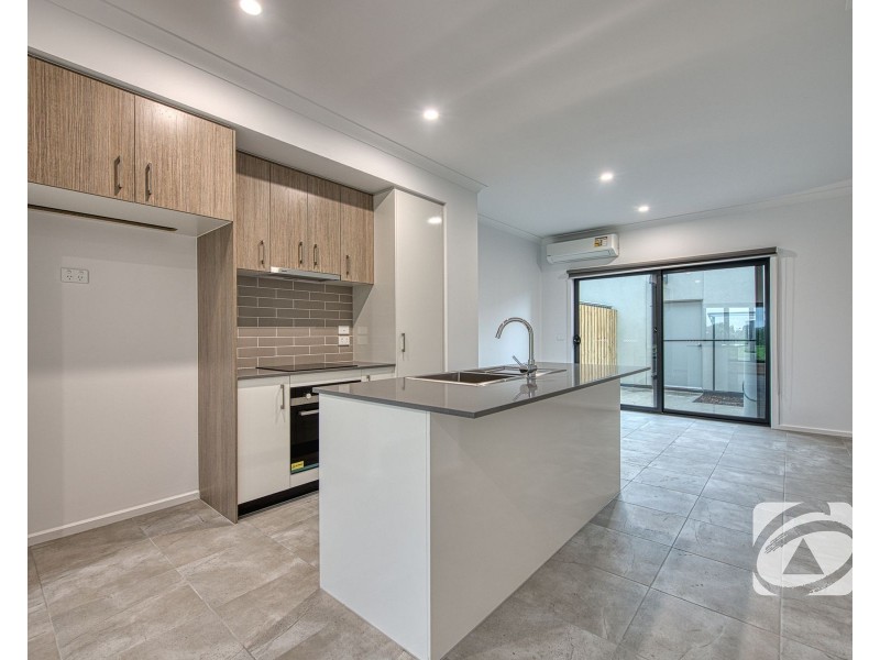 5 Noble Mews, Clyde North VIC 3978