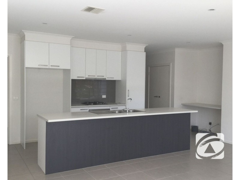 29/23 Atlantic Drive, Pakenham VIC 3810
