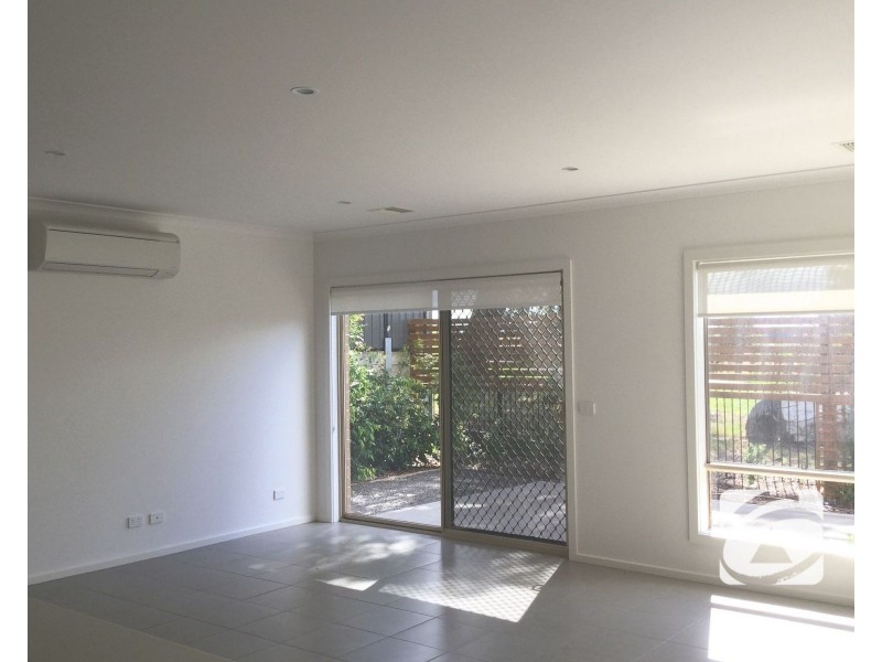 29/23 Atlantic Drive, Pakenham VIC 3810