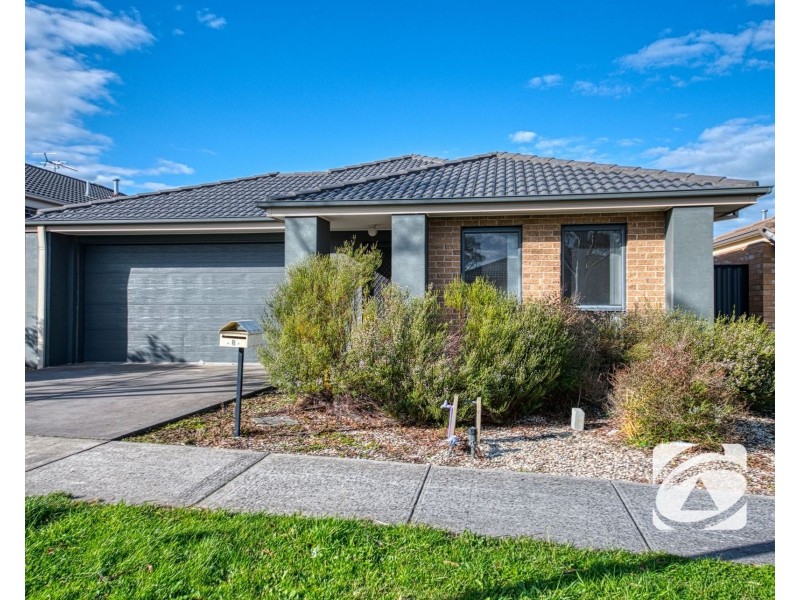 8 Sienna Way, Pakenham VIC 3810