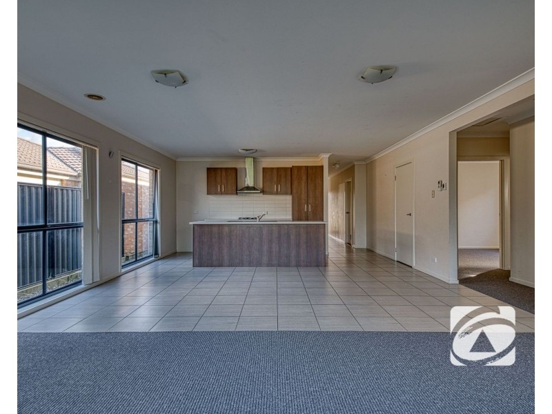8 Sienna Way, Pakenham VIC 3810