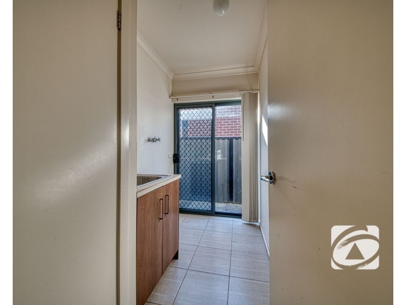 8 Sienna Way, Pakenham VIC 3810