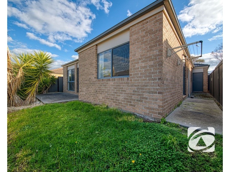 8 Sienna Way, Pakenham VIC 3810