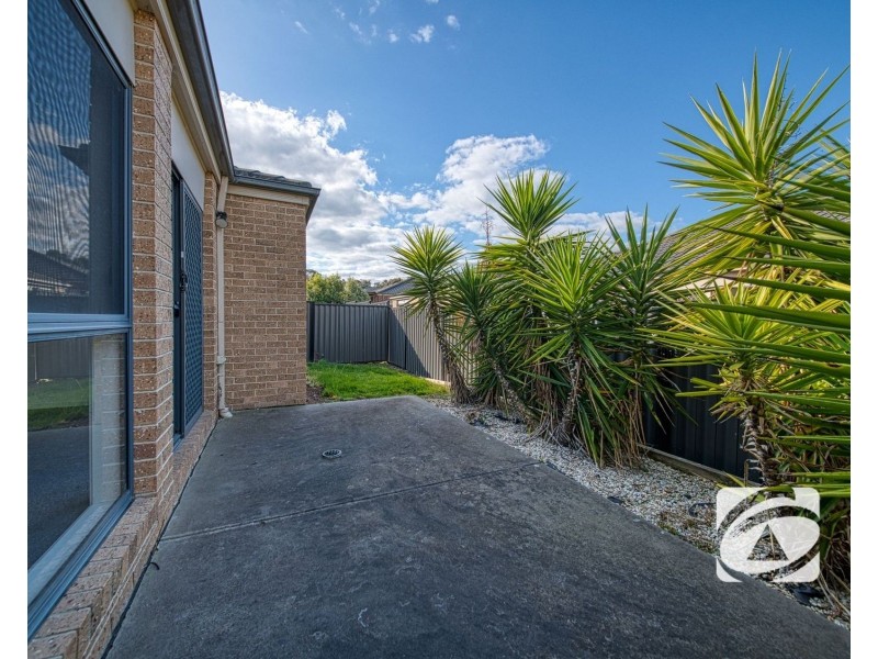 8 Sienna Way, Pakenham VIC 3810