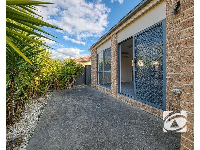 8 Sienna Way, Pakenham VIC 3810