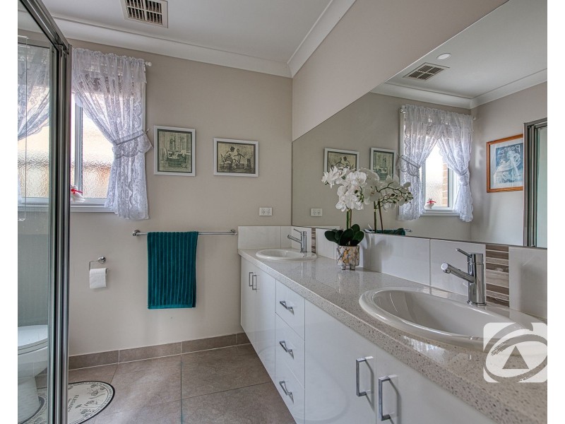 5 Burgess Avenue, Officer VIC 3809