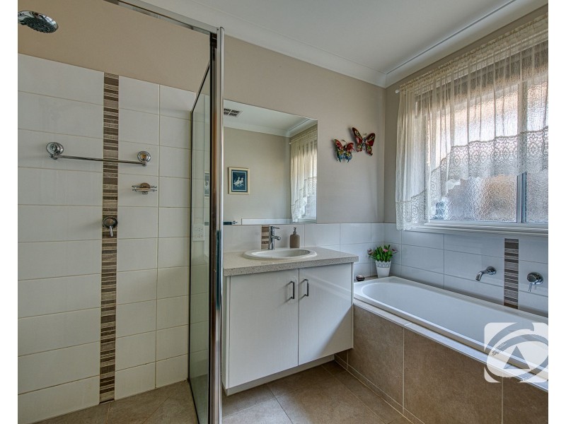 5 Burgess Avenue, Officer VIC 3809