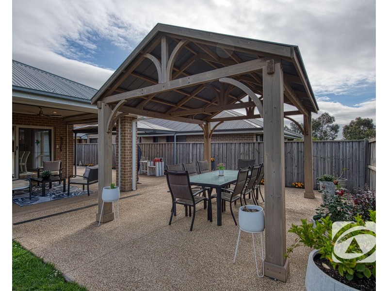 5 Burgess Avenue, Officer VIC 3809