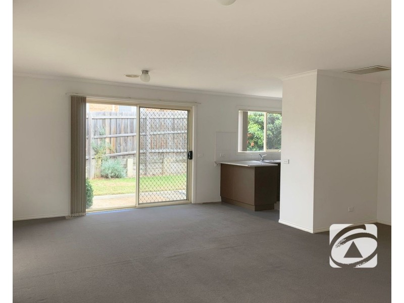 8/40 Army Road, Pakenham VIC 3810