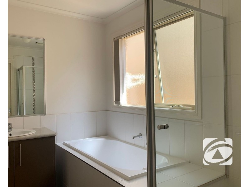 8/40 Army Road, Pakenham VIC 3810