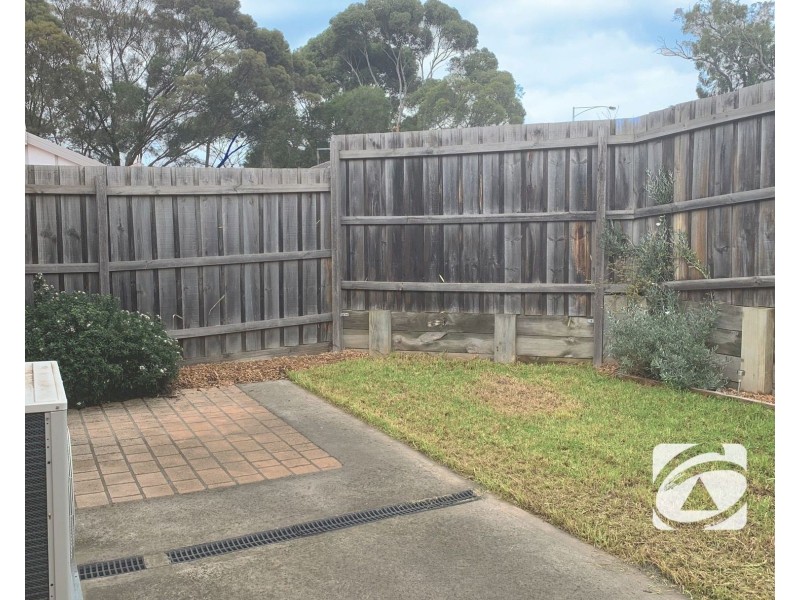 8/40 Army Road, Pakenham VIC 3810