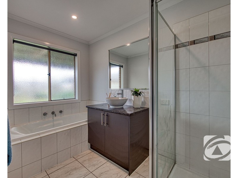 44 Bailey Boulevard, Koo Wee Rup VIC 3981