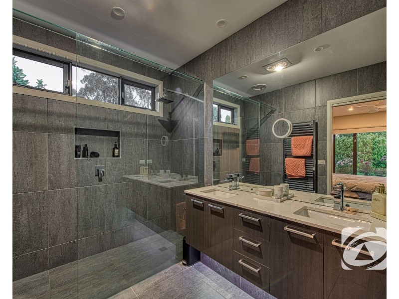 16B Meeking Drive, Pakenham VIC 3810