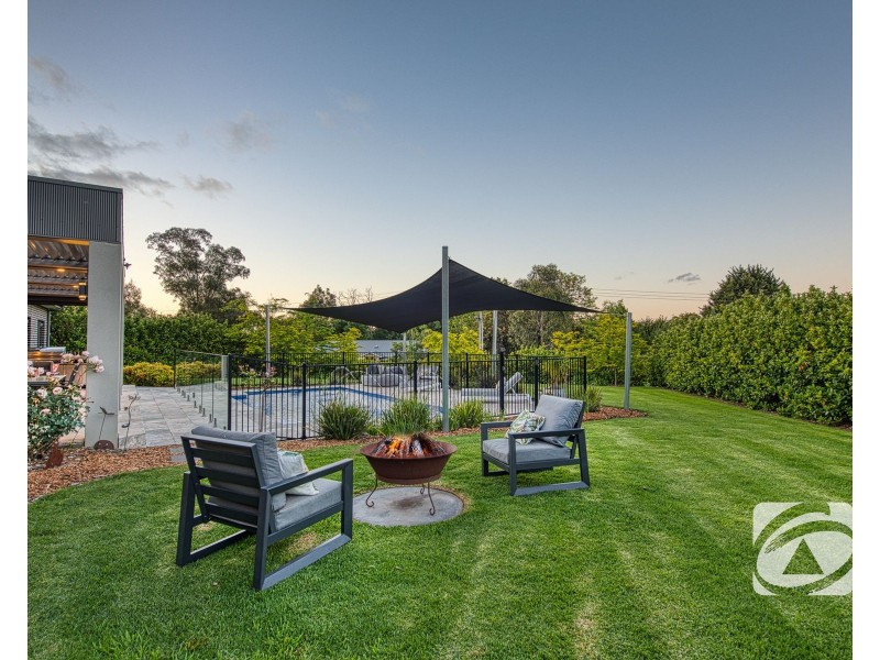 16B Meeking Drive, Pakenham VIC 3810