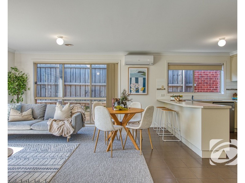 4/12 McClenaghan Place, Pakenham VIC 3810