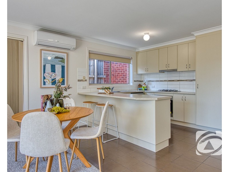 4/12 McClenaghan Place, Pakenham VIC 3810