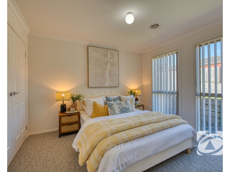 4/12 McClenaghan Place, Pakenham VIC 3810