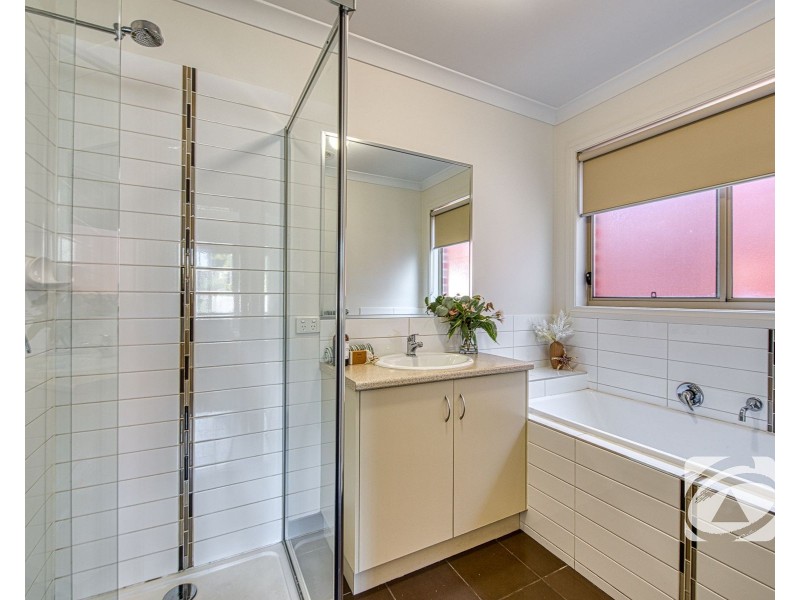 4/12 McClenaghan Place, Pakenham VIC 3810
