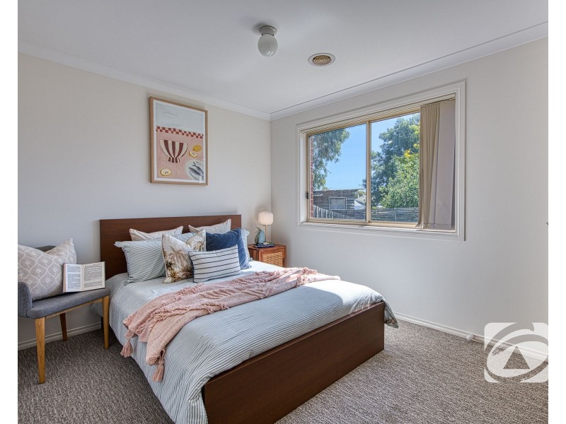4/12 McClenaghan Place, Pakenham VIC 3810