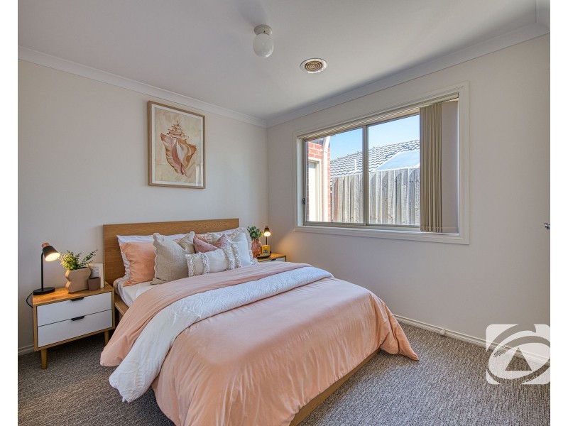 4/12 McClenaghan Place, Pakenham VIC 3810