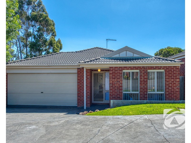 4/12 McClenaghan Place, Pakenham VIC 3810