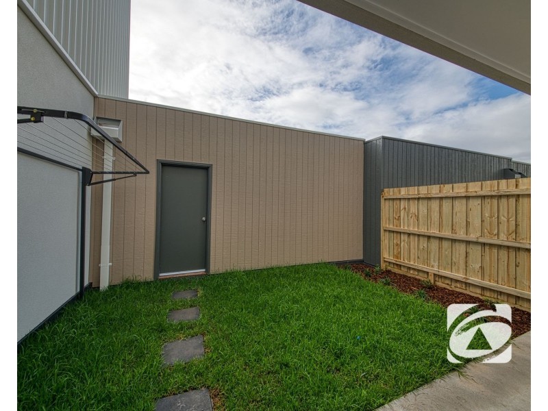 9 Travertine Loop, Berwick VIC 3806