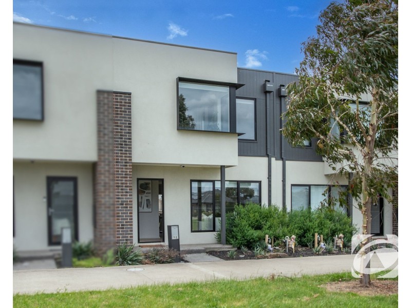 98 Centenary Boulevard, Officer South VIC 3809