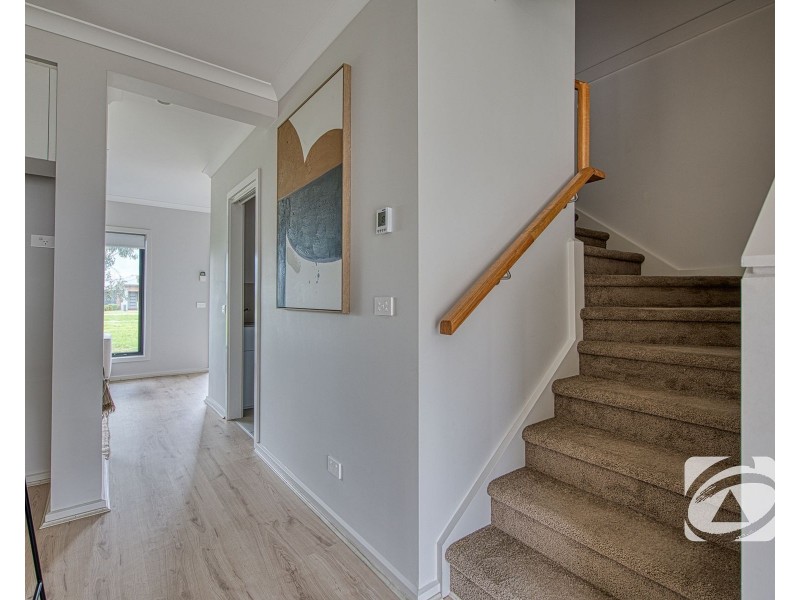 98 Centenary Boulevard, Officer South VIC 3809