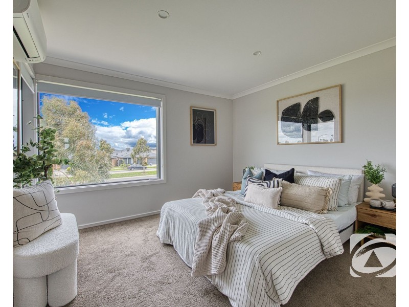 98 Centenary Boulevard, Officer South VIC 3809