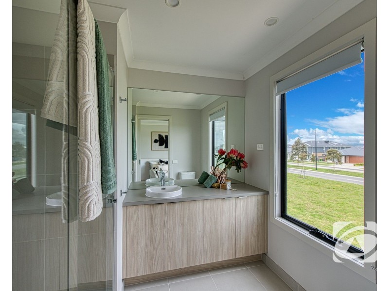 98 Centenary Boulevard, Officer South VIC 3809