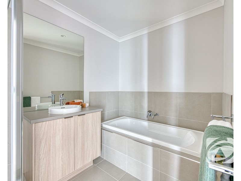 98 Centenary Boulevard, Officer South VIC 3809