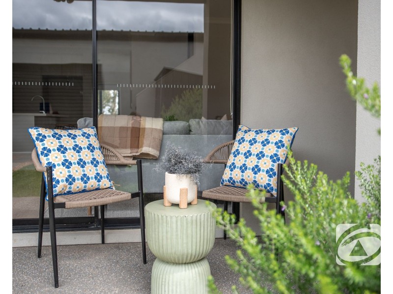 98 Centenary Boulevard, Officer South VIC 3809