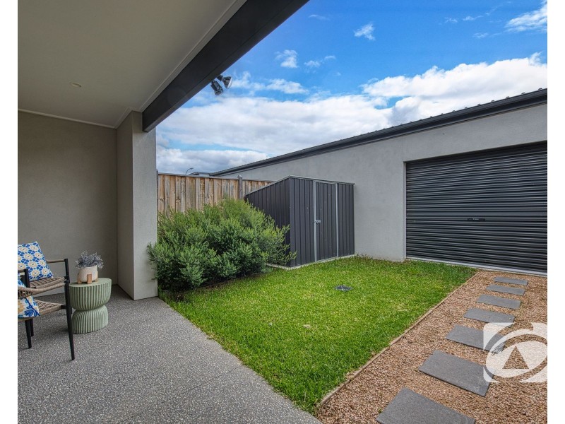 98 Centenary Boulevard, Officer South VIC 3809