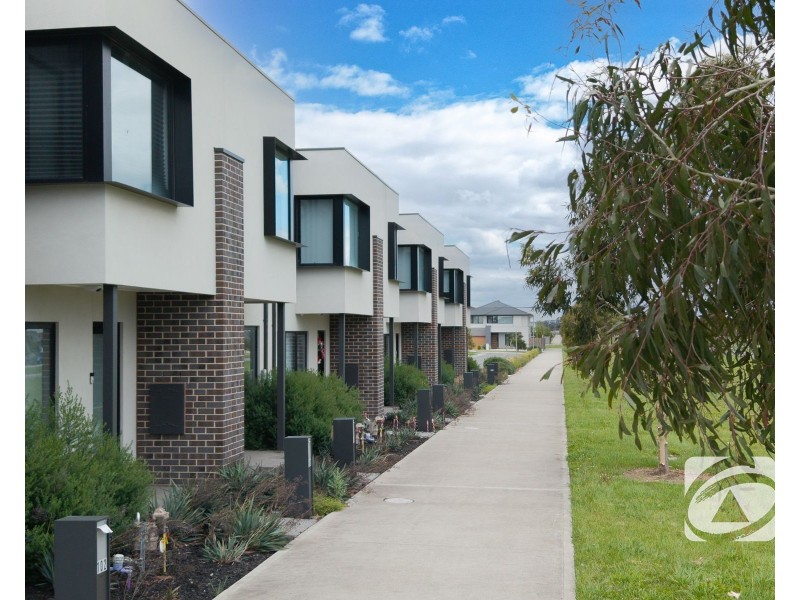 98 Centenary Boulevard, Officer South VIC 3809