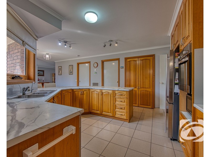 4 Daniel Court, Pakenham VIC 3810