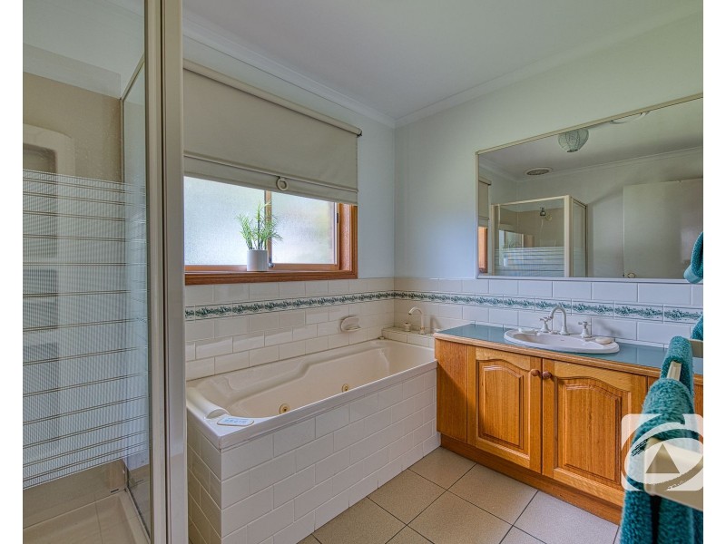 4 Daniel Court, Pakenham VIC 3810