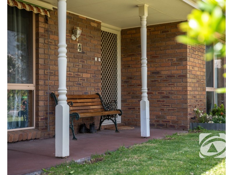 4 Daniel Court, Pakenham VIC 3810