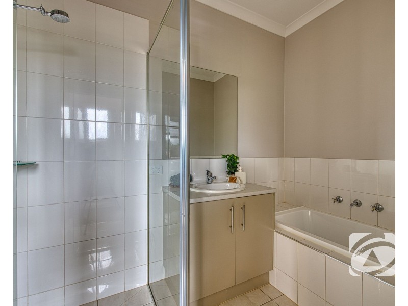 1/16-20 Honeysuckle Close, Pakenham VIC 3810